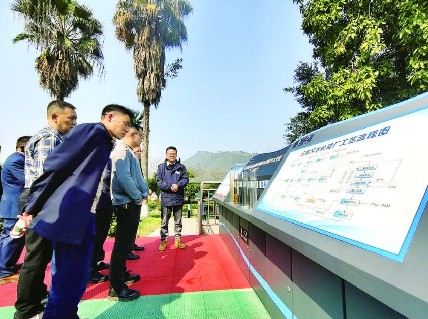 代表委员零距离体验水环境保护