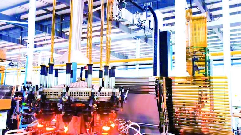 重庆周庆元康玻璃攻克技术壁垒  国内首条管制螺纹锁口玻璃瓶生产线投产