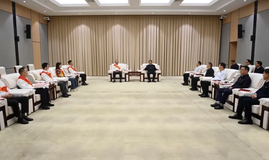 黎勇董奕锋李景耀杜海波看望我区2025年全国劳动模范和全市先进工作者