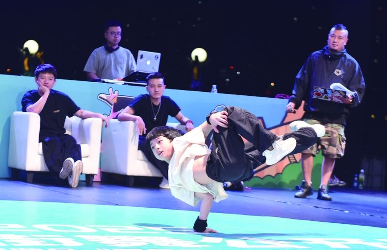 川渝街舞PK 选手:跟着赛事游涪陵