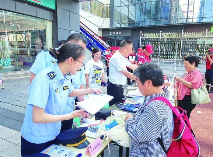 涪陵开展2025年“安全生产月”集中宣传活动