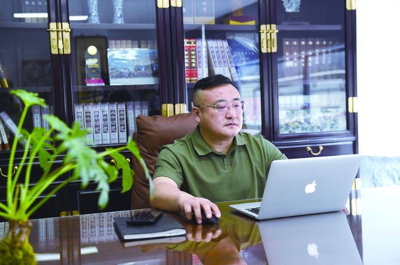 谭小刚：游子归乡“测”未来