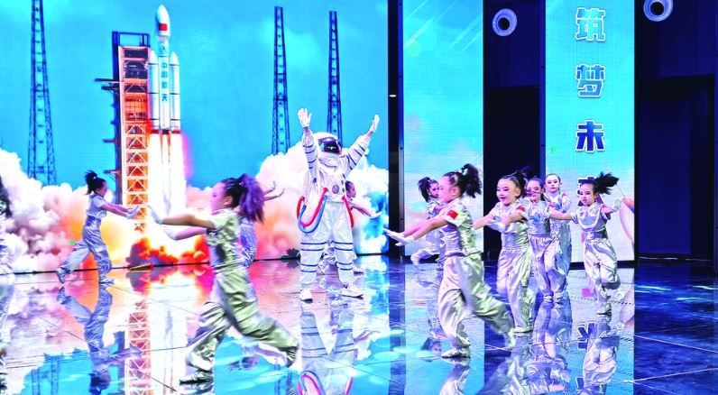 涪陵区庆祝“六一”文艺盛典节目展演暨颁奖盛典举行