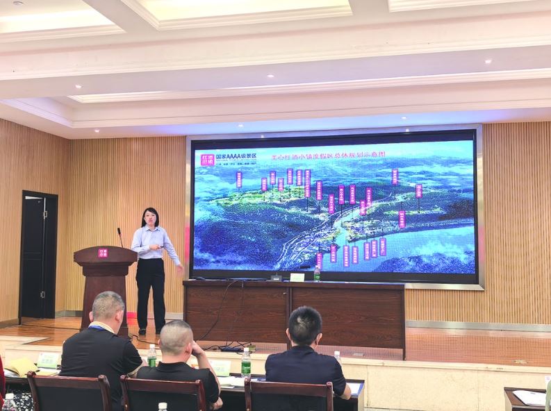 全市“万企兴万村”民营企业家专题培训班在涪开班