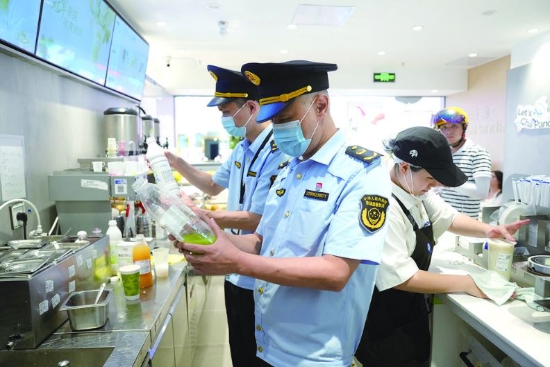 专项检查夏日冷饮 守护市民舌尖清凉