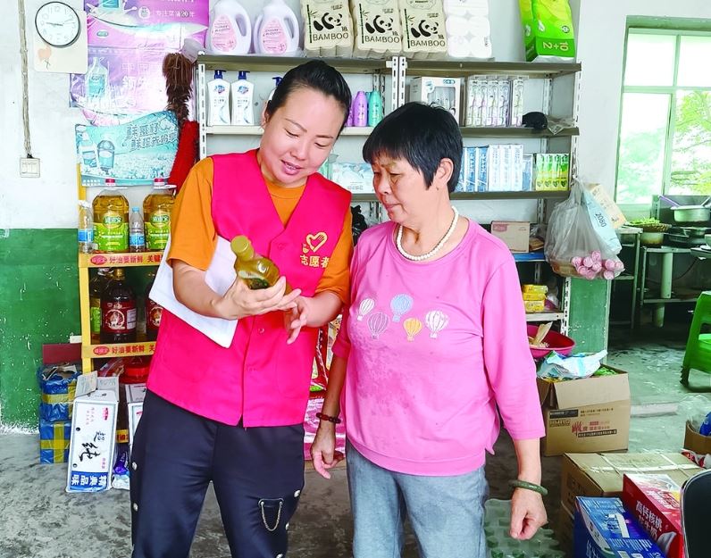 “把食药安全隐患掐灭在萌芽中，再累也值……”——基层食药协管员的一天