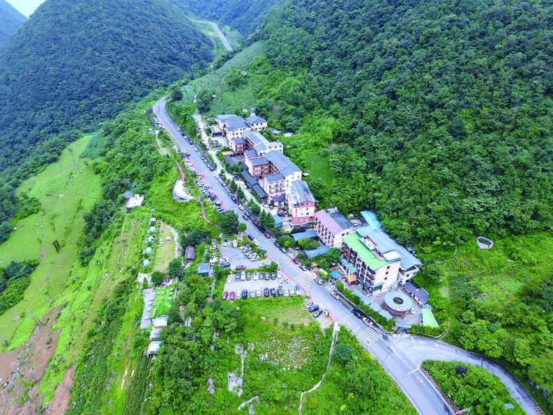 四好农村路”通到家门口 武陵山小镇日子更红火