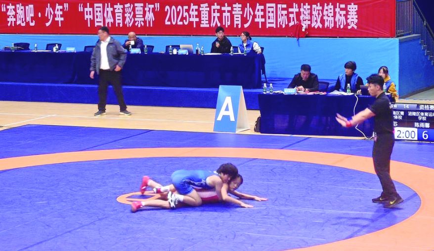 涪陵姑娘陈雨馨跨项摔跤 勇夺2025重庆青少年锦标赛冠军
