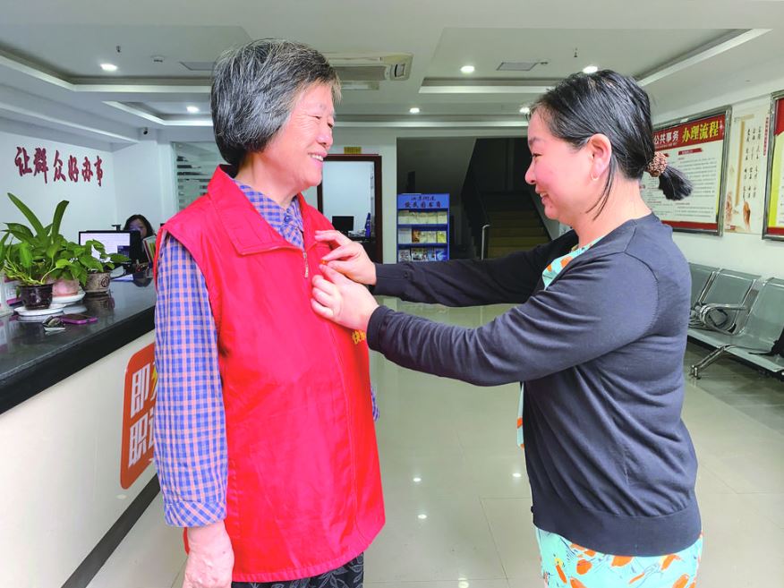 74岁新党员许盛兰：用一生“帮人”