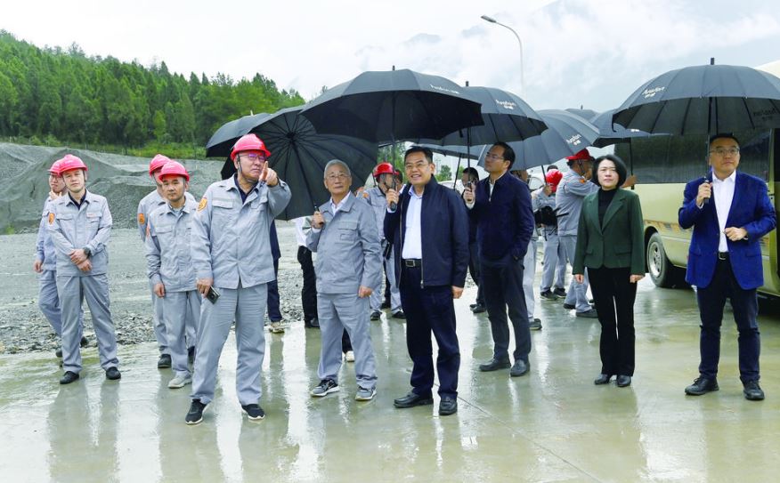 黎勇董奕锋调研华峰重点项目建设并召开现场办公会  持续延链补链强链 推动先进材料产业高质量发展