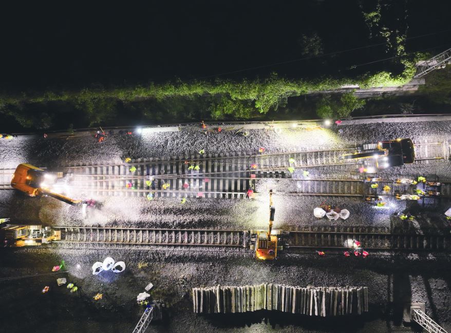 渝怀铁路集中修施工全面完成  为保障2026年春运安全打下坚实基础