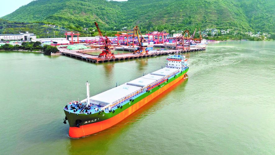 “涪陵造”开启重庆航运发展新篇章  重庆首艘LNG江海直达船“重轮江海1”号首航