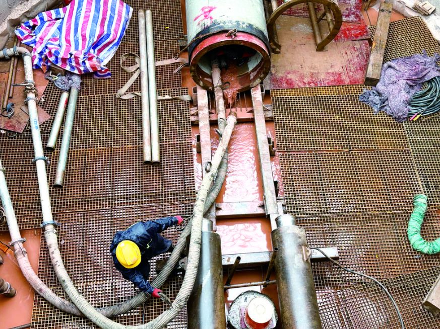 攻克多重挑战 城市功能再升级  涪陵高新区慧谷湖顶管工程顺利贯通