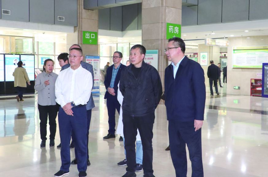 国之重器筑梦 榜样力量领航  夏佳文院士到母校作专题报告并赴重庆大学附属涪陵医院指导调研