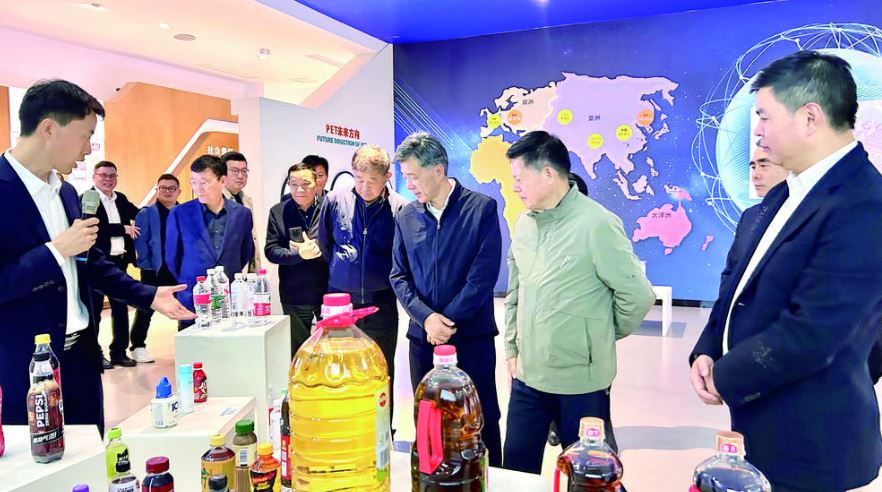 杭州市“三会”及港中大商学院考察团来涪考察