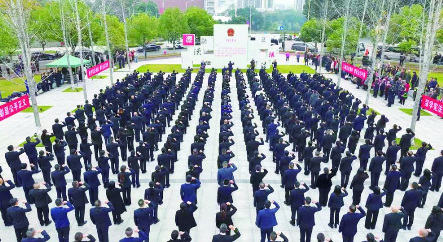 涪陵区举行“国家宪法日”重温宪法宣誓誓词活动