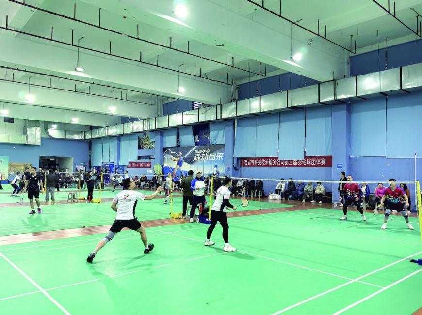 以球会友 活力全开  涪陵这场羽毛球赛点燃冬日全民健身热潮