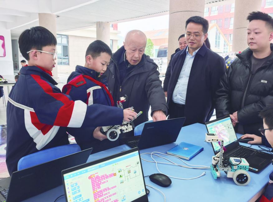 精神火炬照涪陵 科学薪火传后人 “传承2025”涪陵行中国科学家精神报告会启动