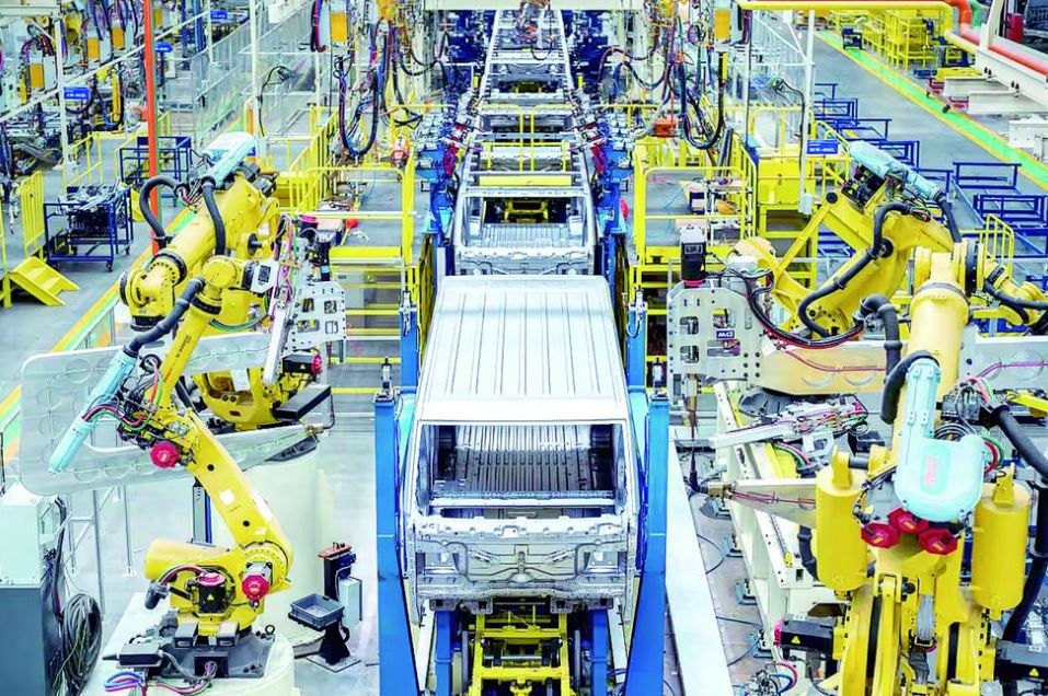 “涪陵造”汽车上全国两会 智造新名片撑起千亿产业集群