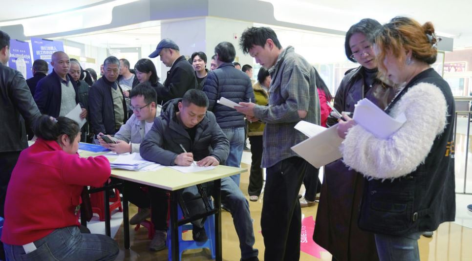 2026涪陵区春风行动暨就业援助季大型招聘活动举行 120余家企业进场揽才