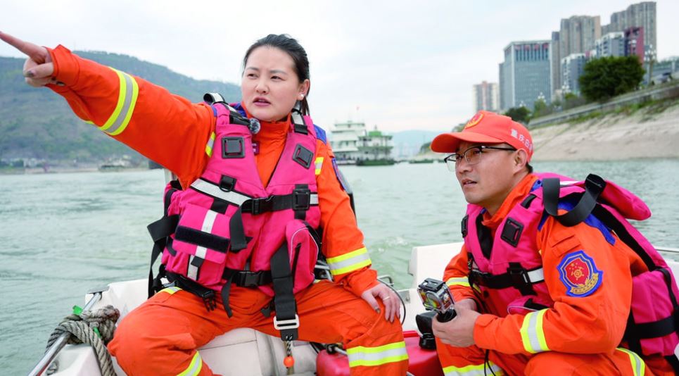 她，一半救生命 一半护传承