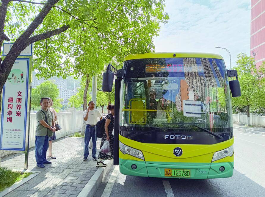 S03路公交车开通 方便上万市民出行